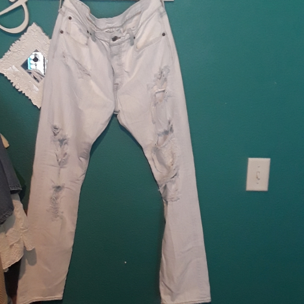 Size 32 distressed levi jeans